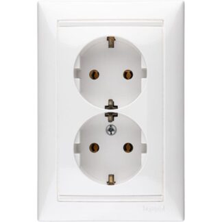 Розетка 2-м СП Valena 16А IP20 2х2P+E с заземл. немецк. стандарт на винтах в сборе бел. Leg 774400