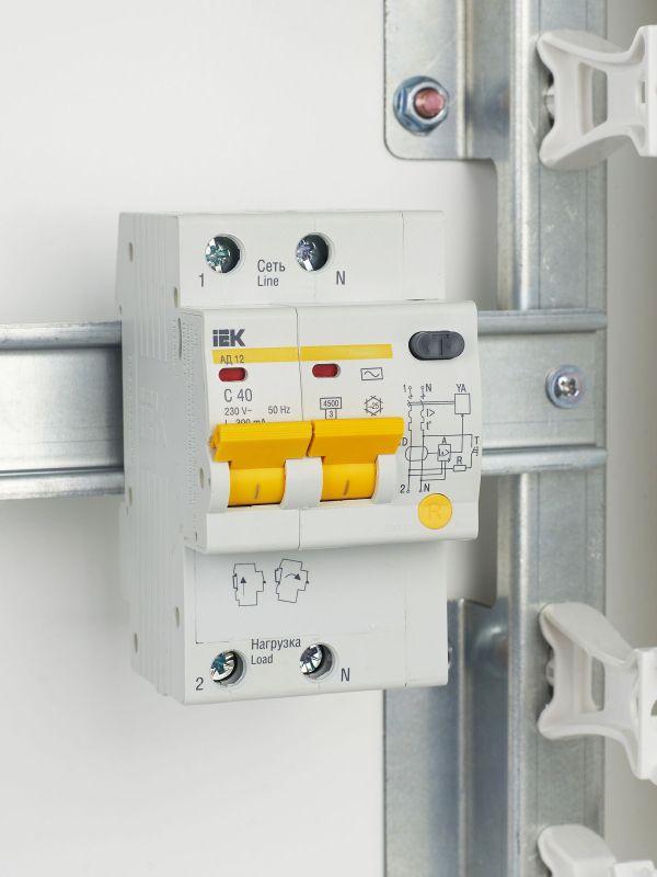 Выключатель автоматический дифференциального тока 2п C 40А 300мА тип AC 4.5кА АД-12 KARAT IEK MAD10-2-040-C-300